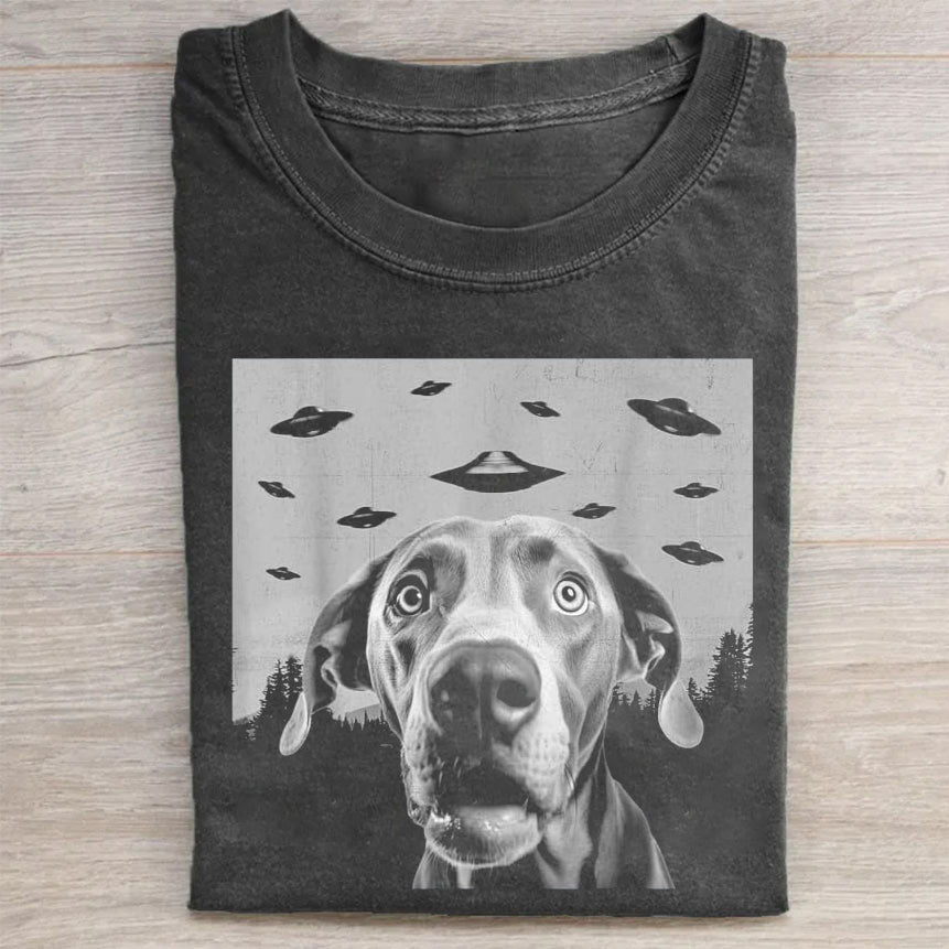 Funny alien UFO takes selfie with dog shirt - heygraff